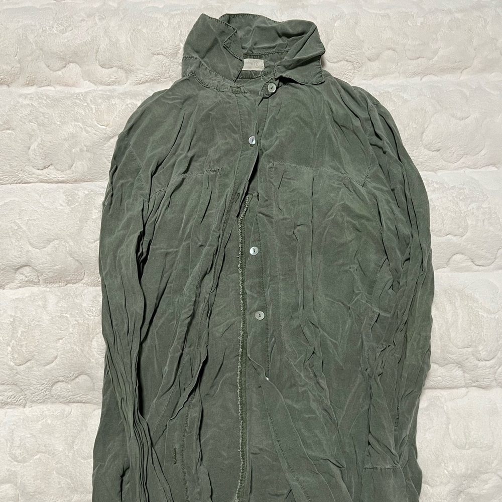 WOMANS GREEN BUTTON DOWN